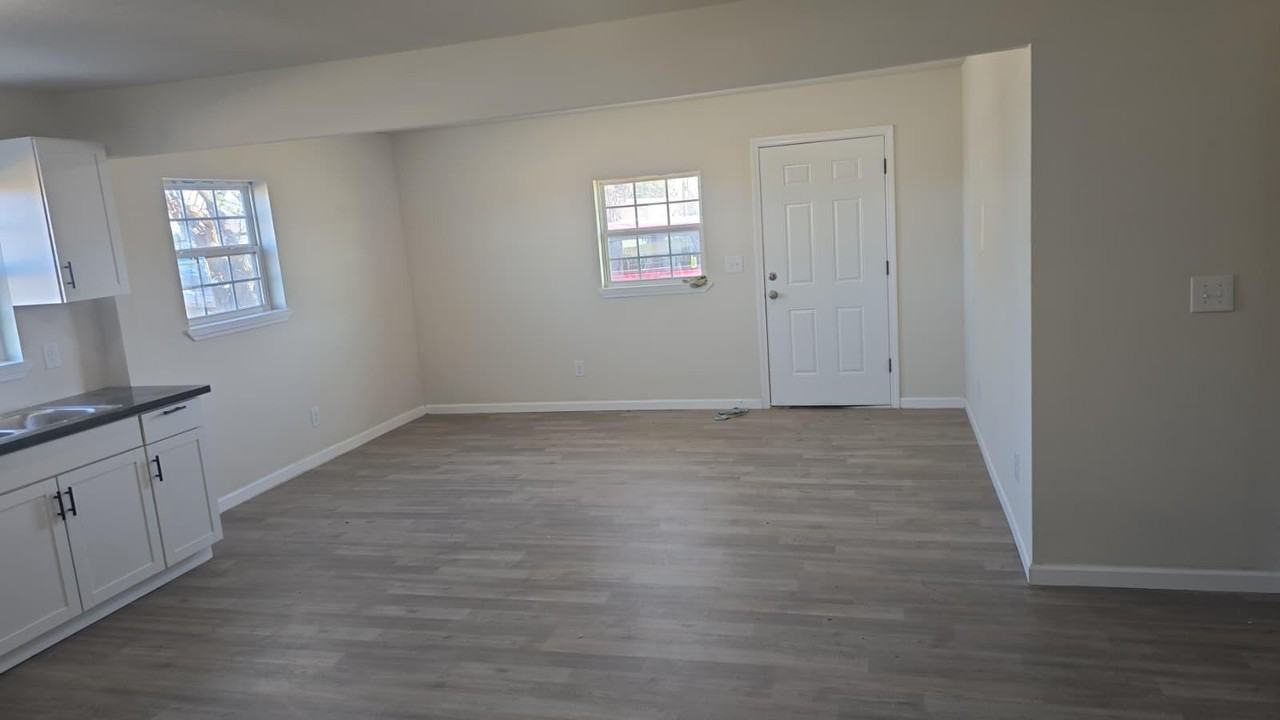 3301 Storey Ave - Photo 2 of 10