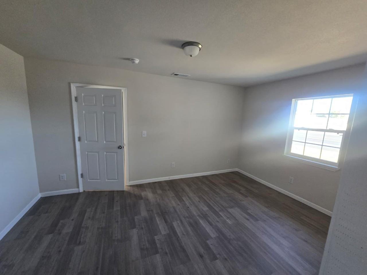 3301 Storey Ave - Photo 5 of 10