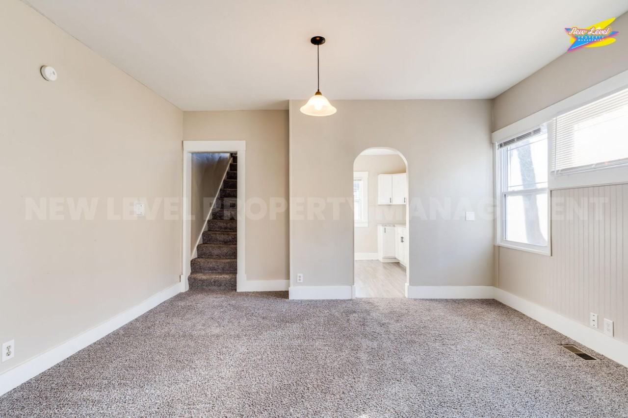 350 N Holyoke Pl - Photo 5 of 20