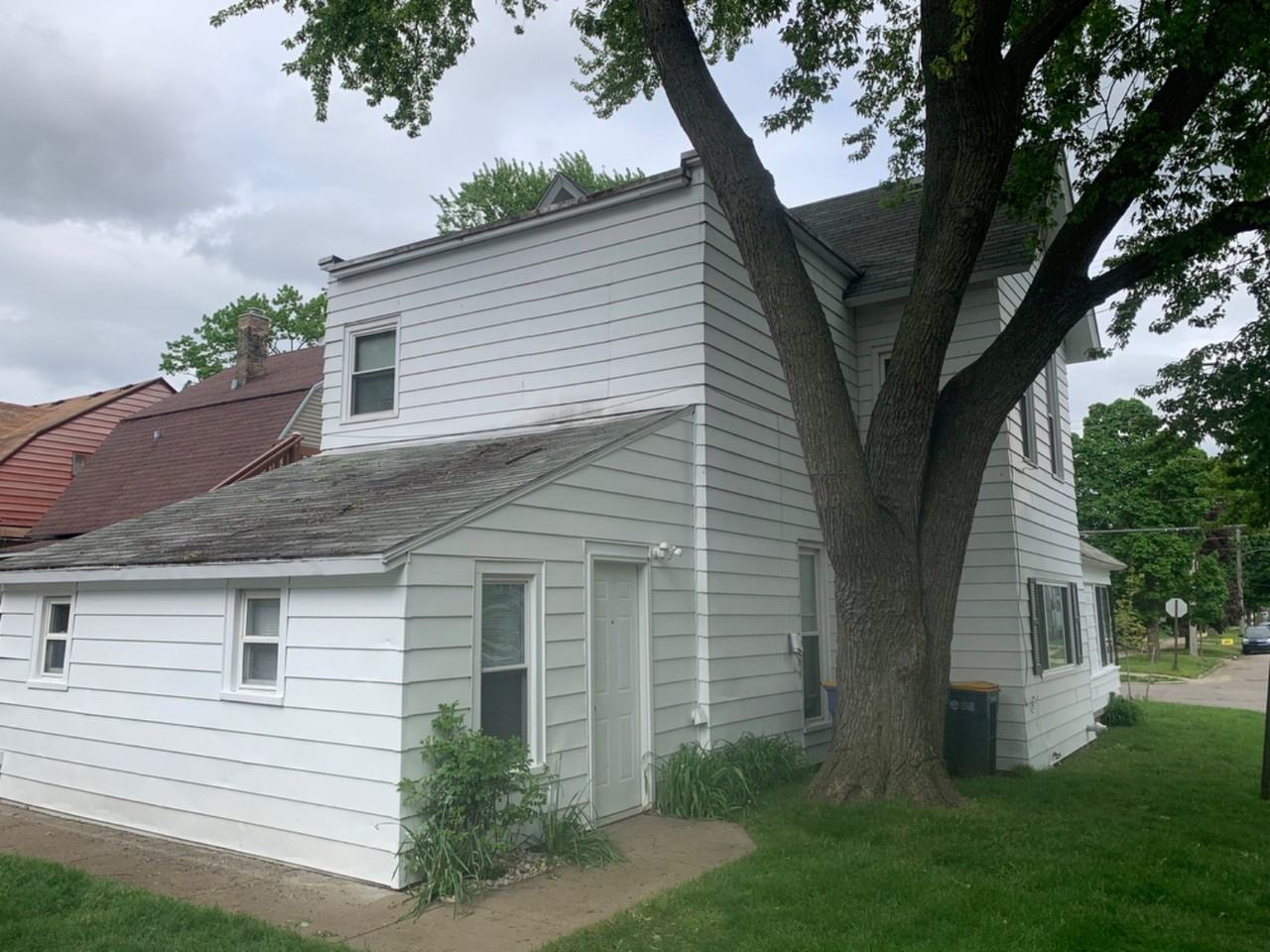 Fremont (703 Fremont Ave NW Grand Rapids MI 49504) - Photo 2 of 4