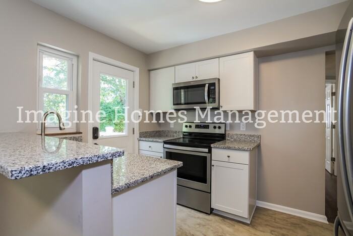 1014 Crosley Ave - Photo 6 of 19