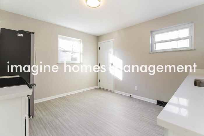 825 Gilcrest Ln - Photo 5 of 16