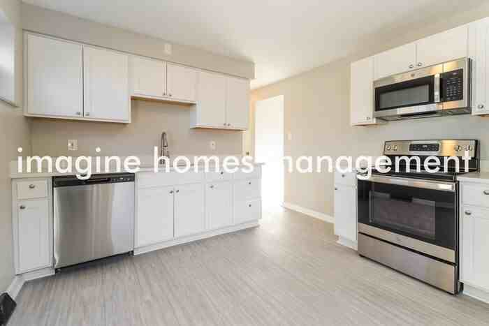 825 Gilcrest Ln - Photo 6 of 16