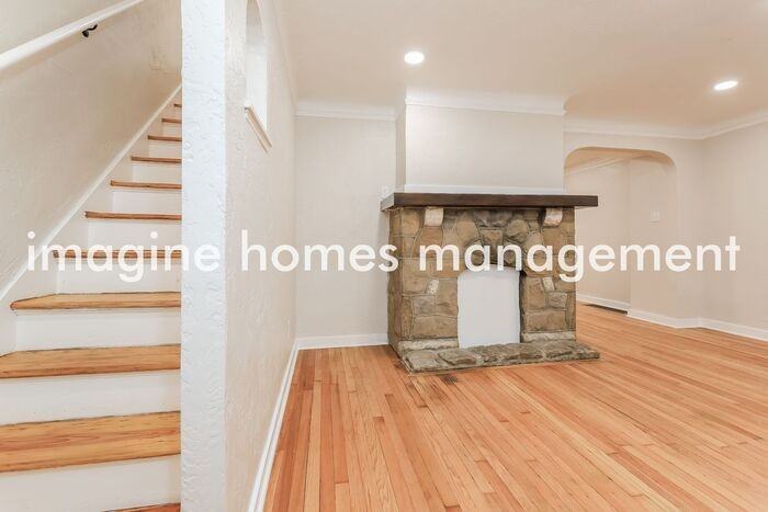 2044 Jacob St - Photo 4 of 19