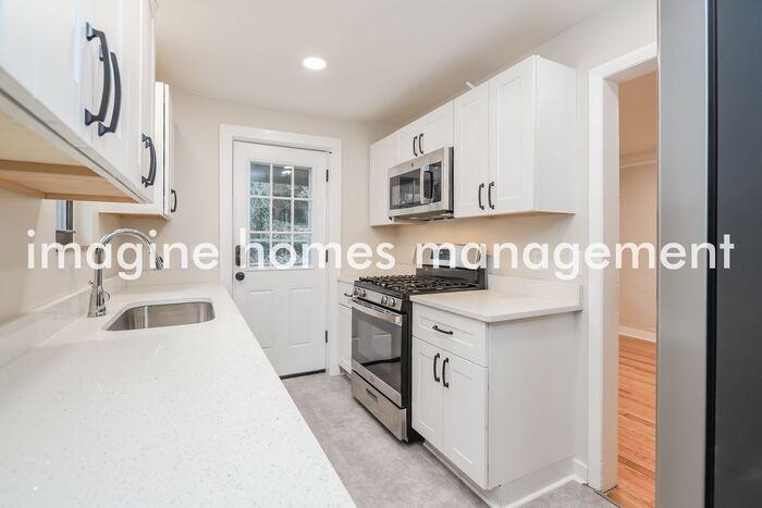 2044 Jacob St - Photo 6 of 19