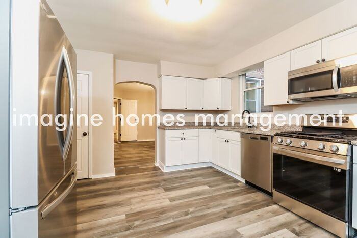 823 Collins Ave #1 - Photo 5 of 15