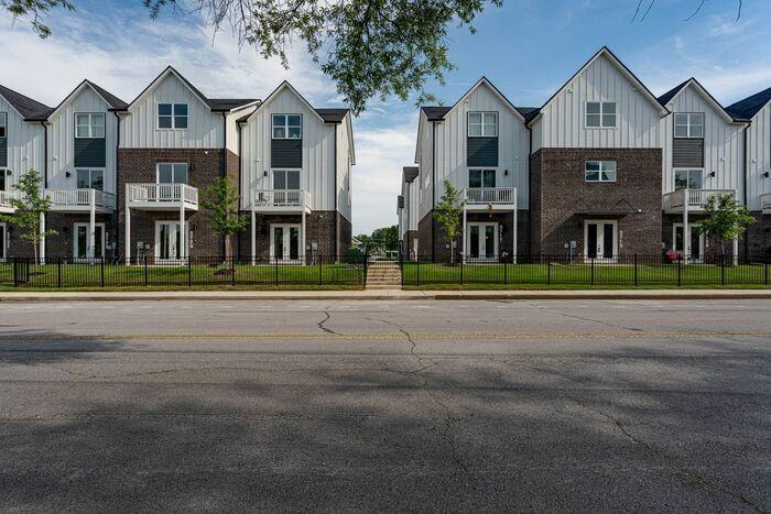 5765 Sofias Cir - Photo 2 of 22