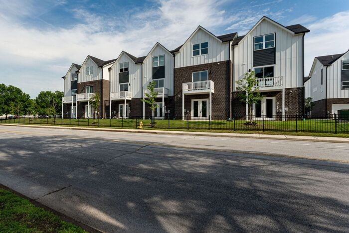 5765 Sofias Cir - Photo 4 of 22