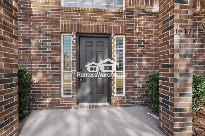 1617 Live Oak Ln - Photo 4 of 44