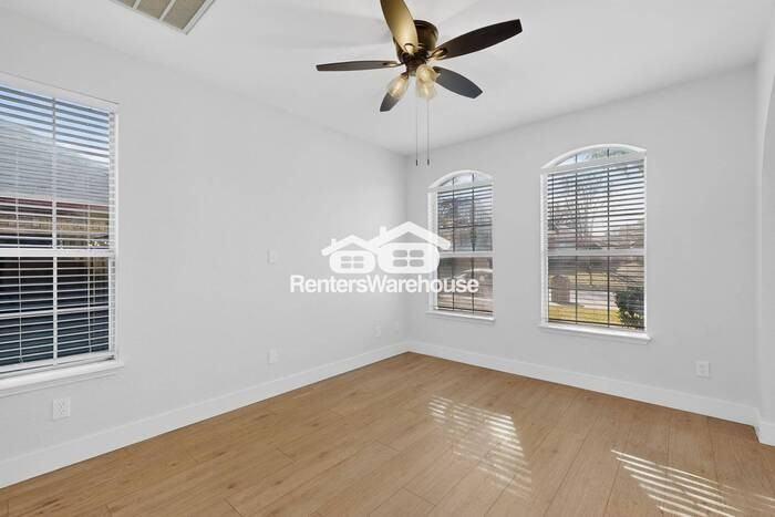 1617 Live Oak Ln - Photo 7 of 44