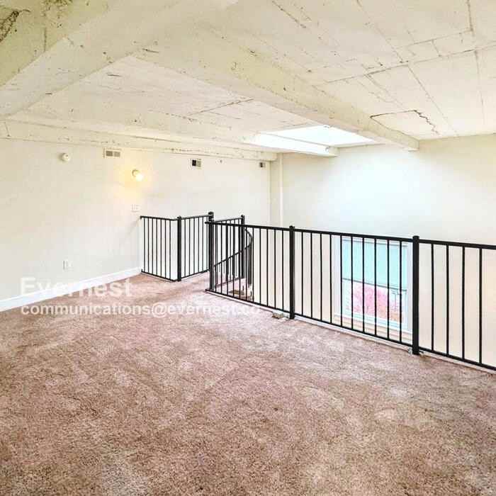 525 E Grace St #404 - Photo 5 of 10