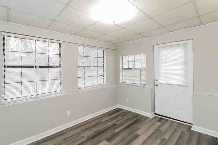 1061 Albany Ter - Photo 5 of 10