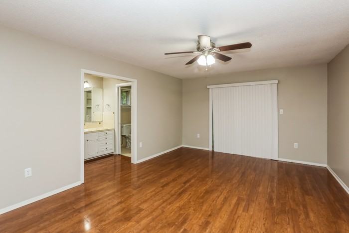 1204 Manchester Dr - Photo 5 of 10