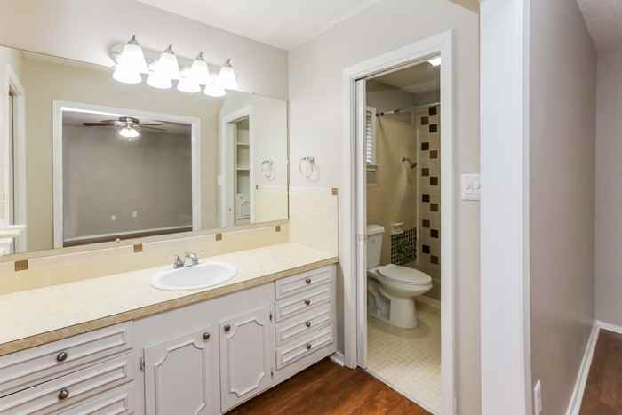 1204 Manchester Dr - Photo 6 of 10