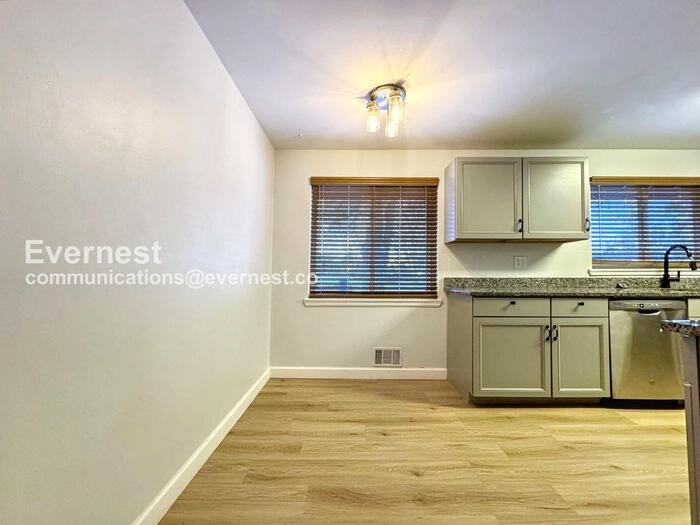 6638 S Logan St - Photo 5 of 28