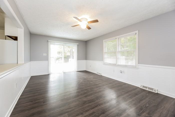 202 Evergreen St - Photo 2 of 10