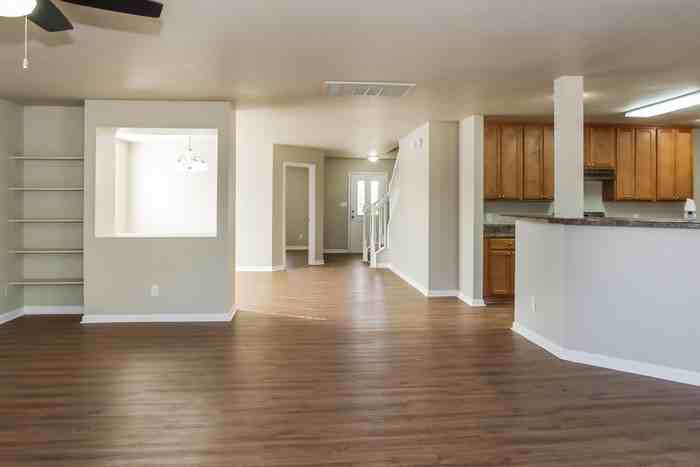 387 Jasmine Dr - Photo 5 of 11