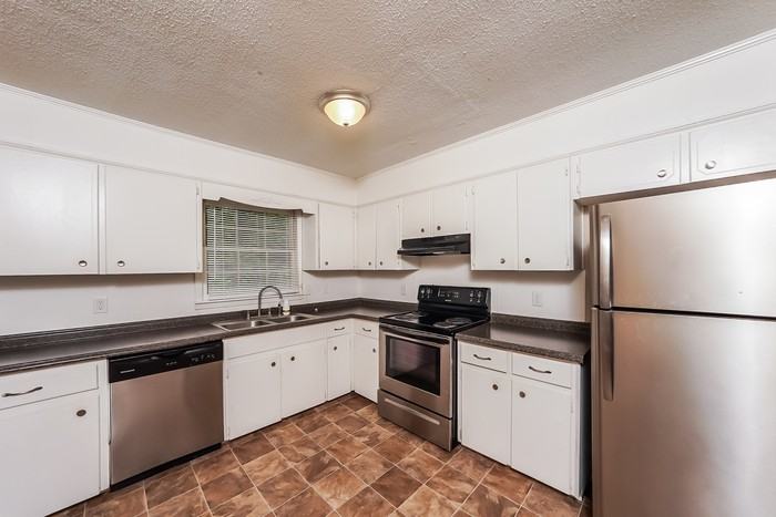 1656 5th Pl Nw - Photo 4 of 10