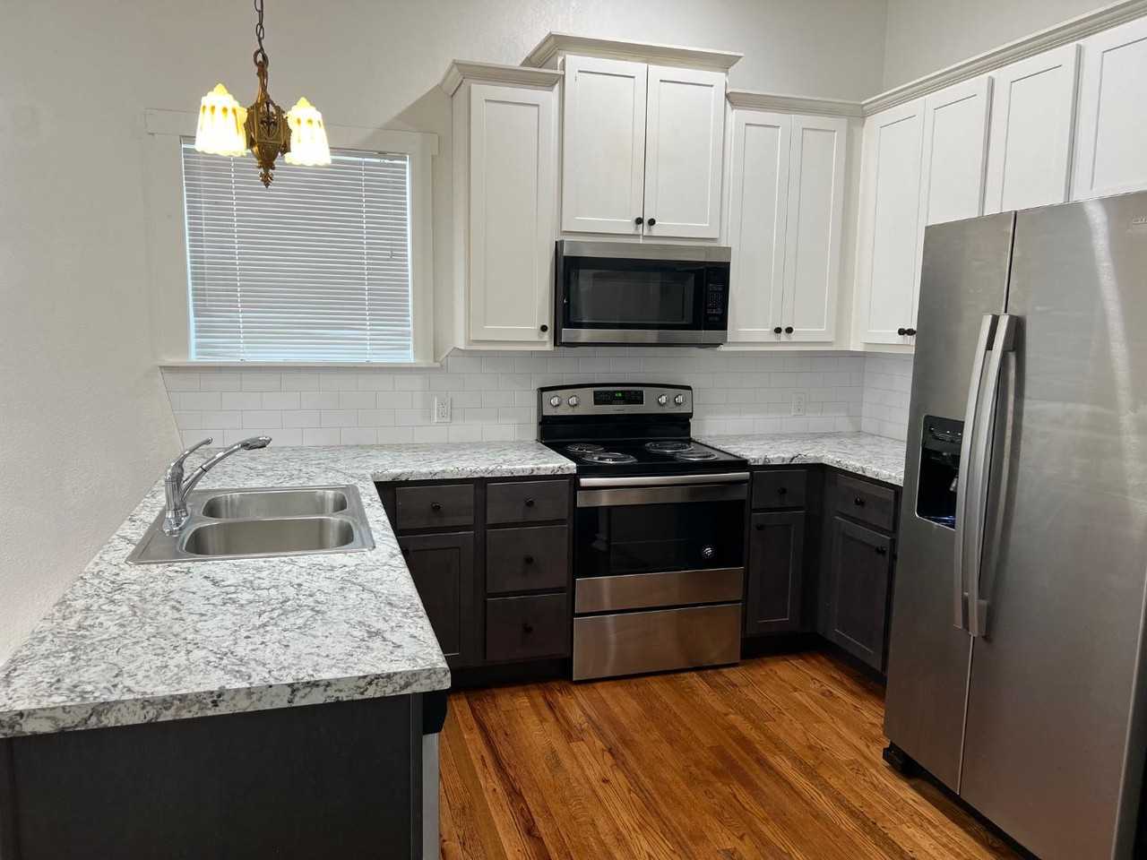 1618 8th St - Photo 2 of 7