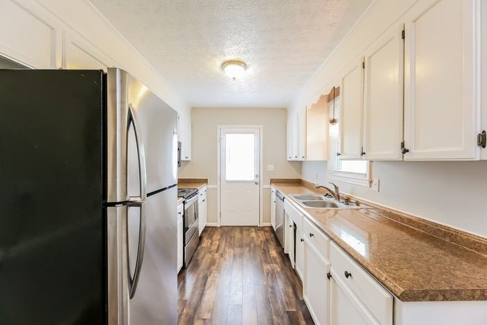 100 Newgate Dr - Photo 6 of 13