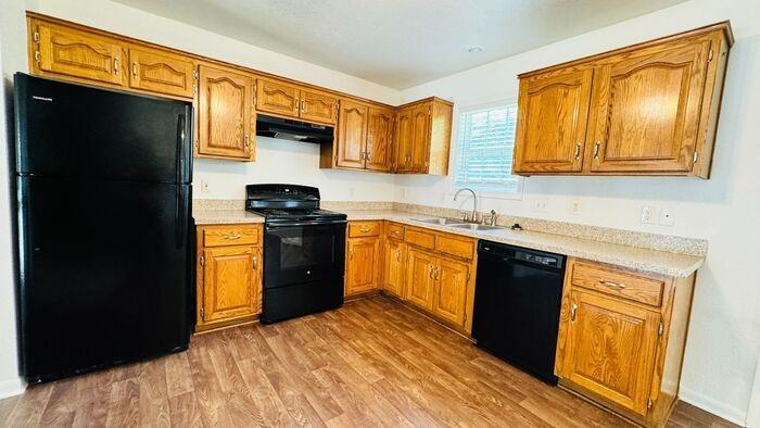 5948 Ne 42nd St - Photo 4 of 17