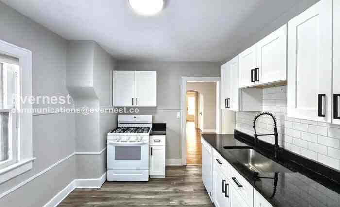 466 E Oakland Ave - Photo 4 of 22