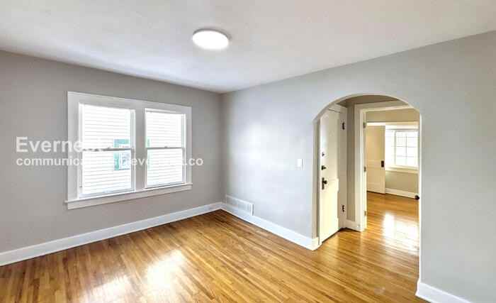 466 E Oakland Ave - Photo 7 of 22