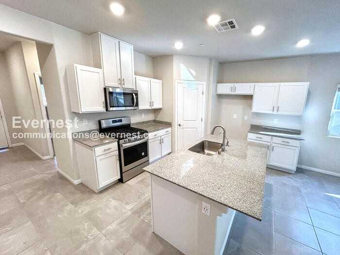 497 Silver Summit Ave - Photo 3 of 25