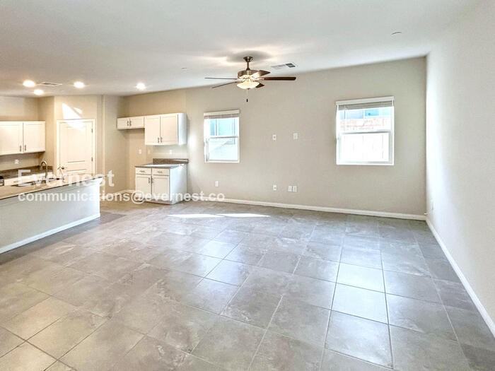 497 Silver Summit Ave - Photo 4 of 25