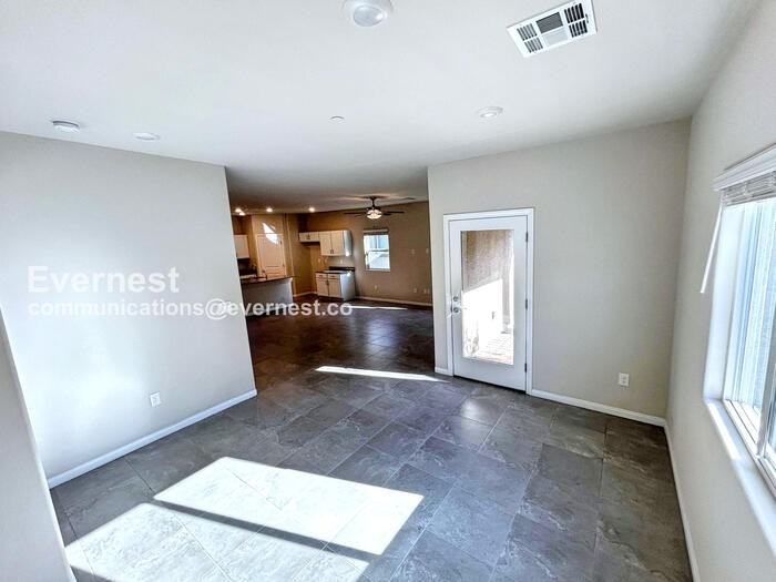 497 Silver Summit Ave - Photo 6 of 25