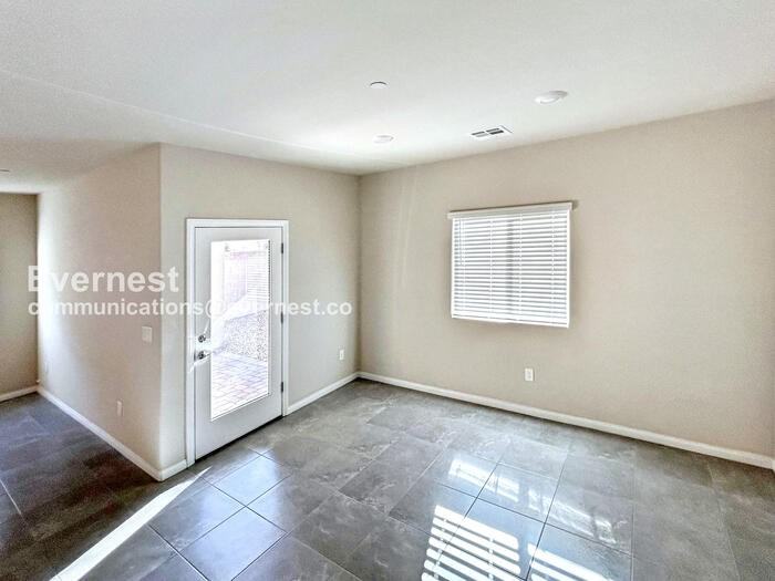 497 Silver Summit Ave - Photo 7 of 25