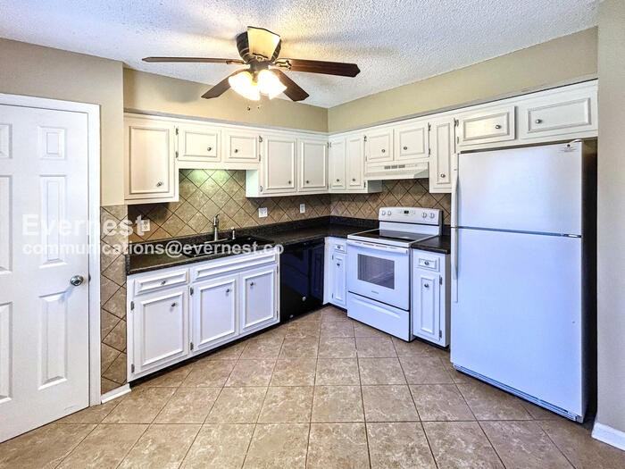 5812 Brentwood Trce - Photo 3 of 20