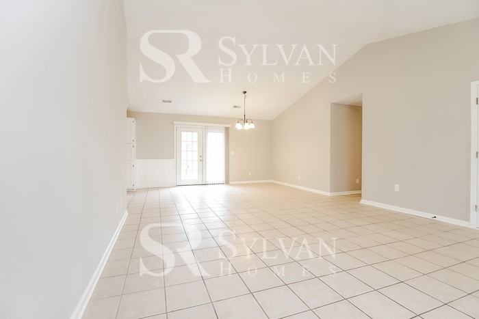 520 Country Gardens Dr - Photo 4 of 16