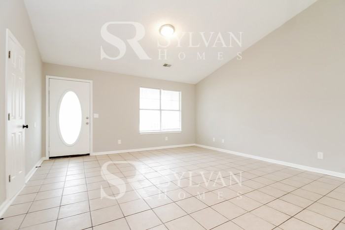 520 Country Gardens Dr - Photo 5 of 16