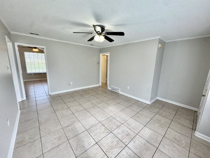 3600 Pembrook Dr - Photo 4 of 21