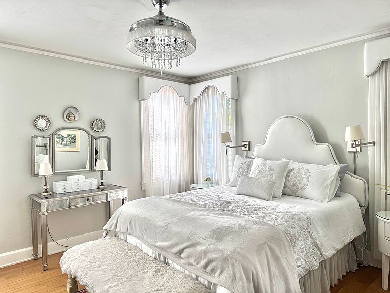 525 E 52nd St #NA - Photo 2 of 9