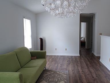 1348 Brandon Sq #NA - Photo 2 of 13