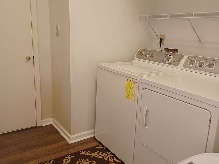 1348 Brandon Sq #NA - Photo 3 of 13