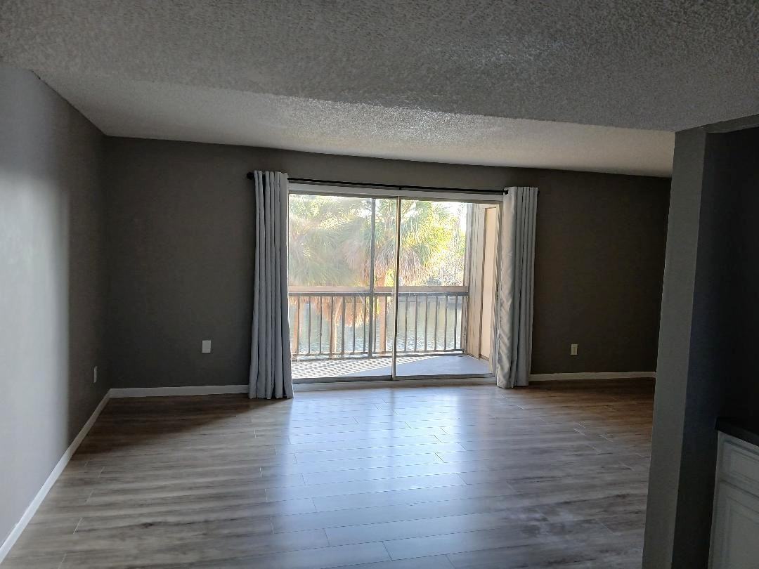 6319 Newtown Cir #B4 - Photo 4 of 12