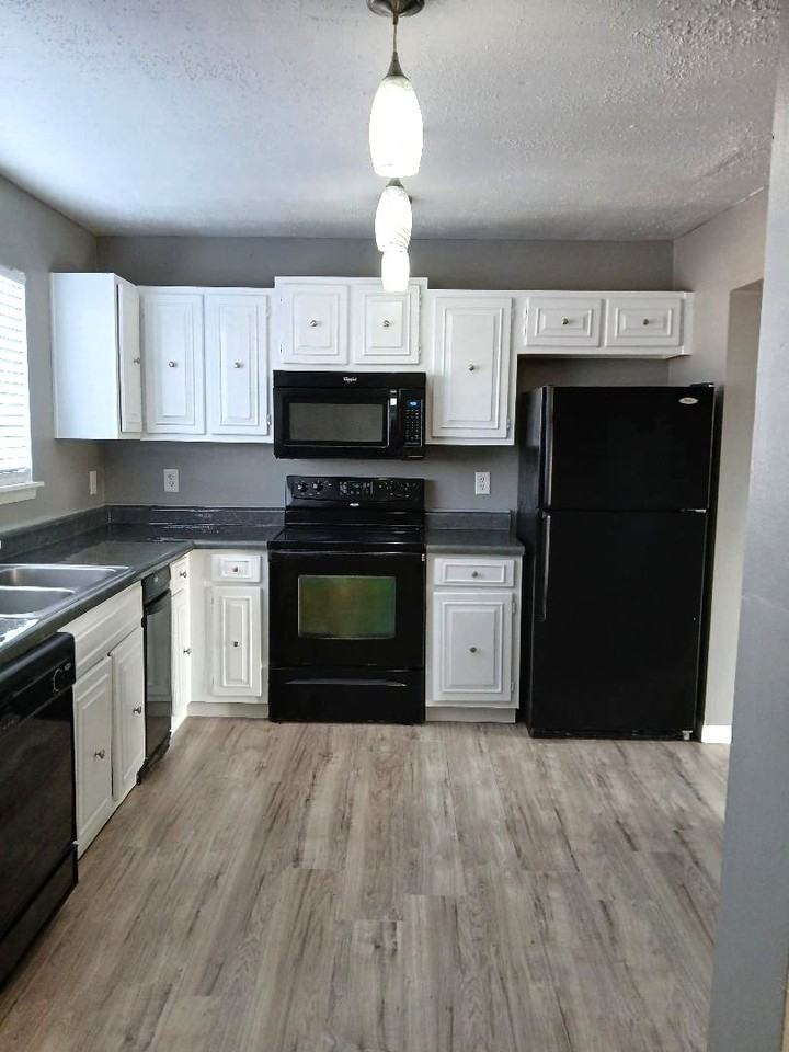 6319 Newtown Cir #B4 - Photo 5 of 12