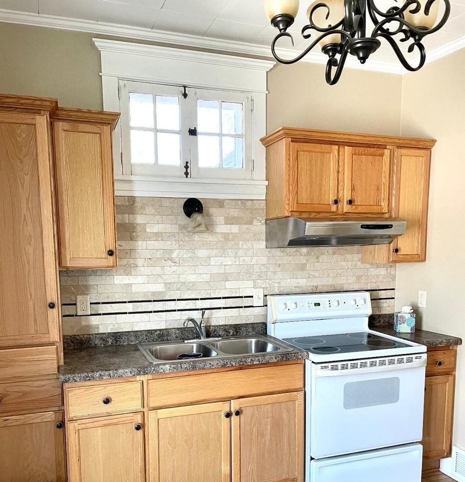 305 8th Ave S #NA - Photo 3 of 18