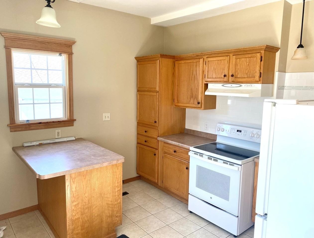 305 8th Ave S #NA - Photo 7 of 18