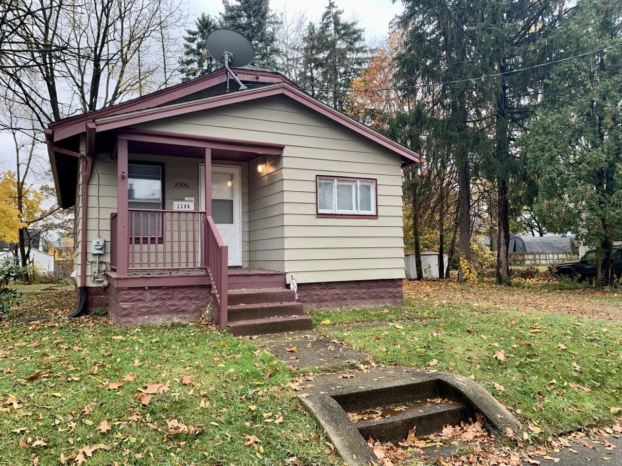 2306 24th St Ne #NA - Photo 2 of 15