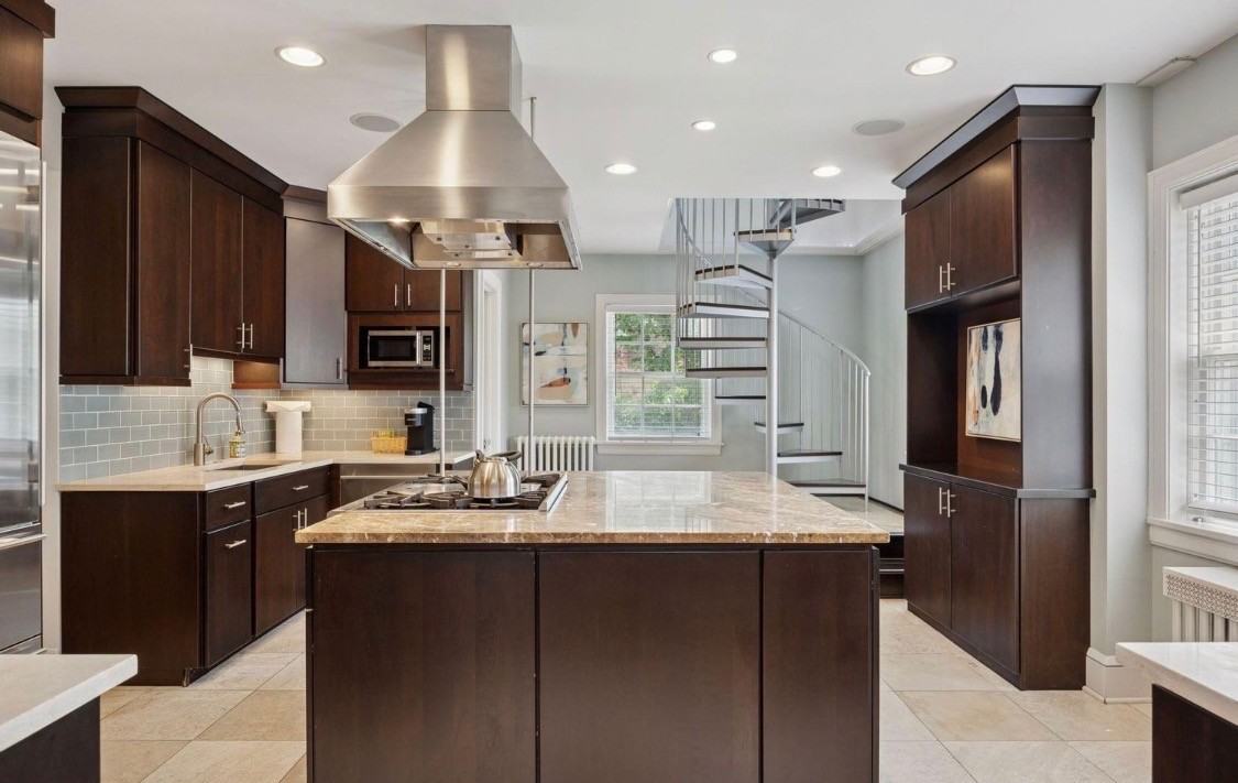 1785 Dupont Ave S - Photo 3 of 10