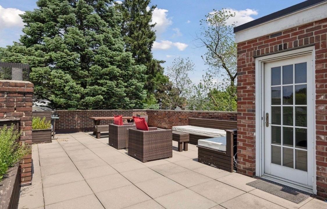 1785 Dupont Ave S - Photo 7 of 10