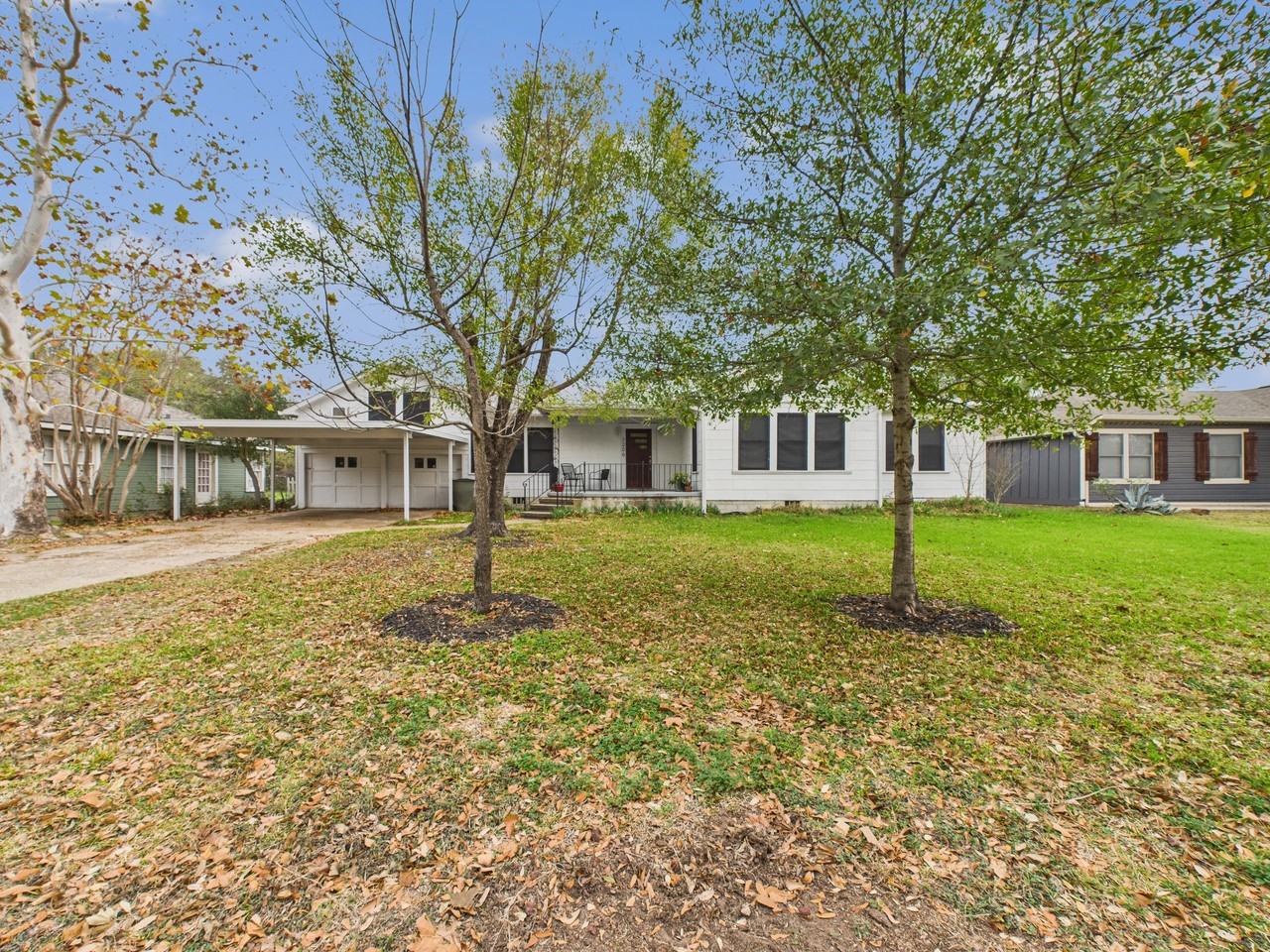 1206 E 30th St #NA - Photo 2 of 33