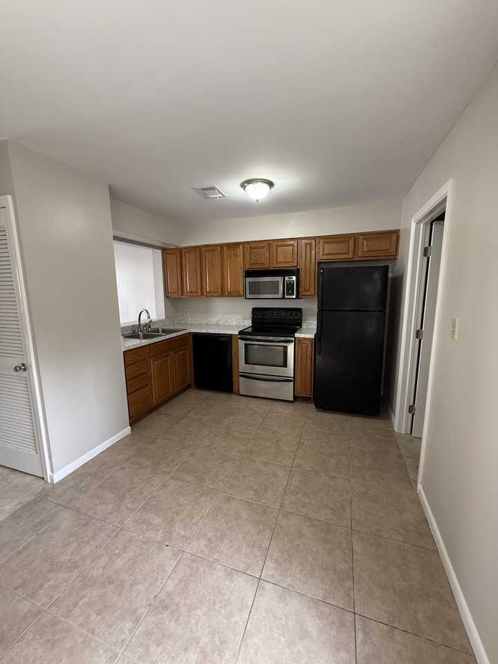 504 Landview St #C - Photo 3 of 17