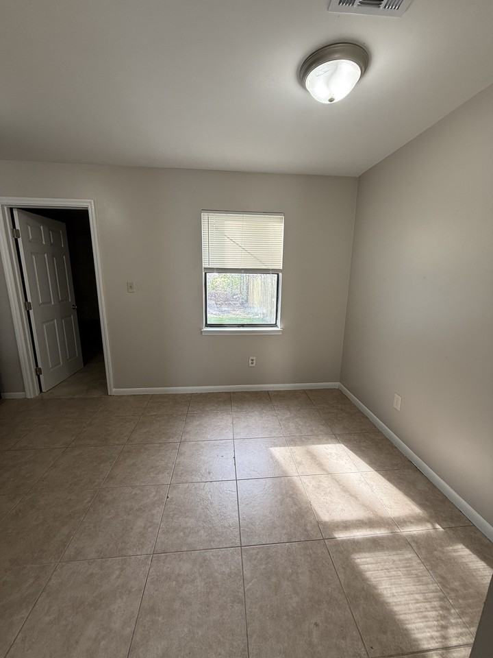 504 Landview St #C - Photo 4 of 17