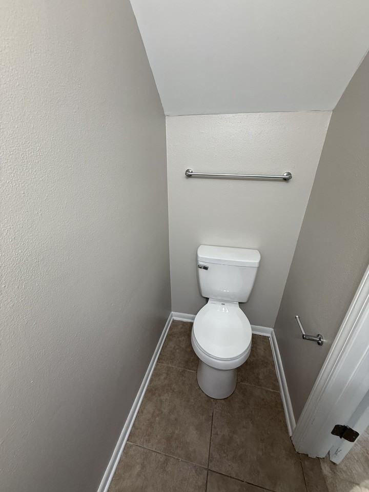 504 Landview St #C - Photo 6 of 17