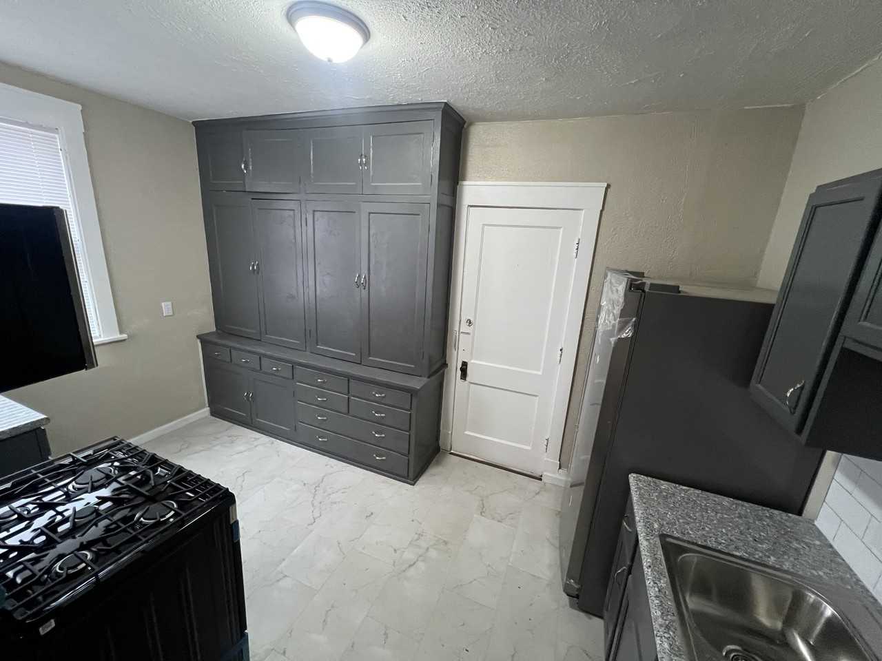 417 W Columbia Ter #2 - Photo 5 of 11